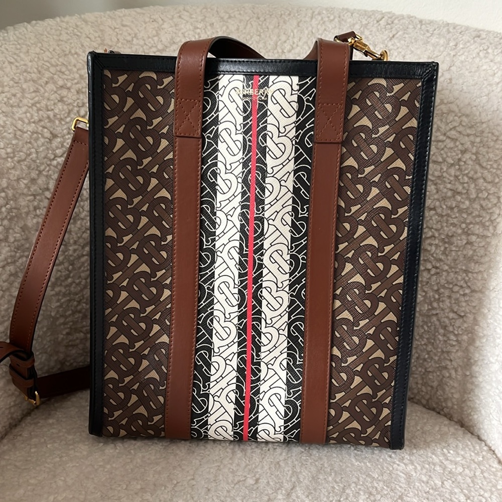 Burberry Tote - Picture 6 of 8